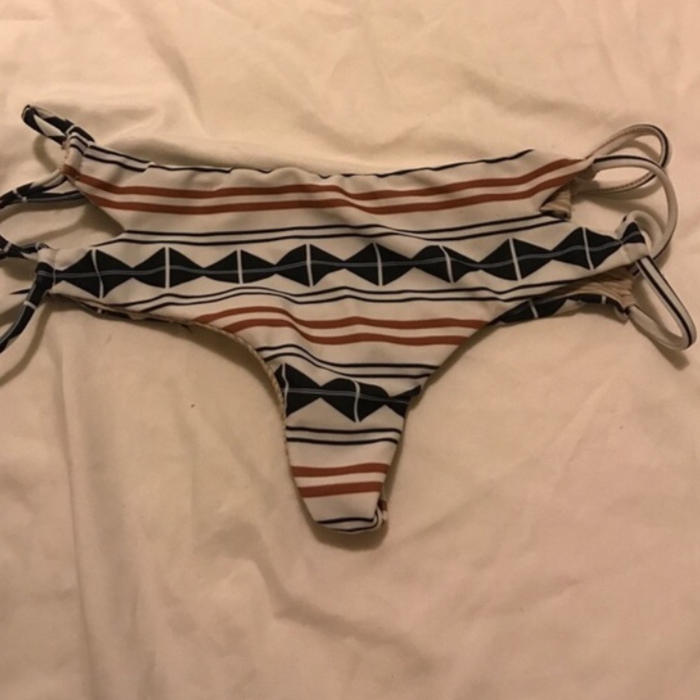 Barely ever worn size small acacia Kauai bottoms